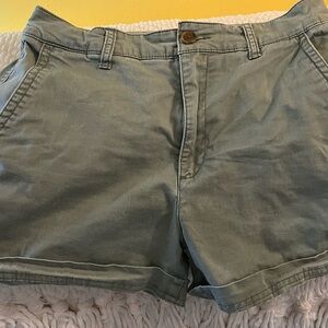 GAP Women’s Girlfriend Khaki Flat Front Shorts size 6